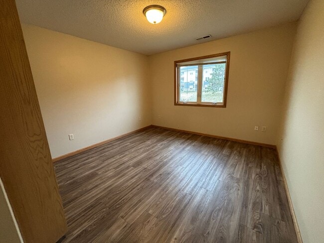 Building Photo - ALL NEW INTERIOR - 2 Bedroom Town Home