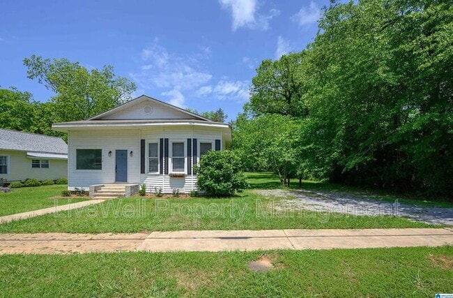 Primary Photo - 210 E College St