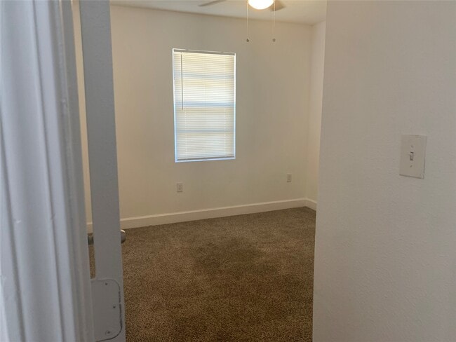 Building Photo - 10430 Wicklowe St