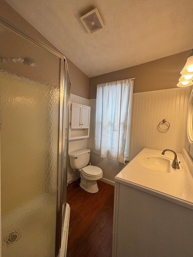 Building Photo - Charming 3 Bed Bungalow