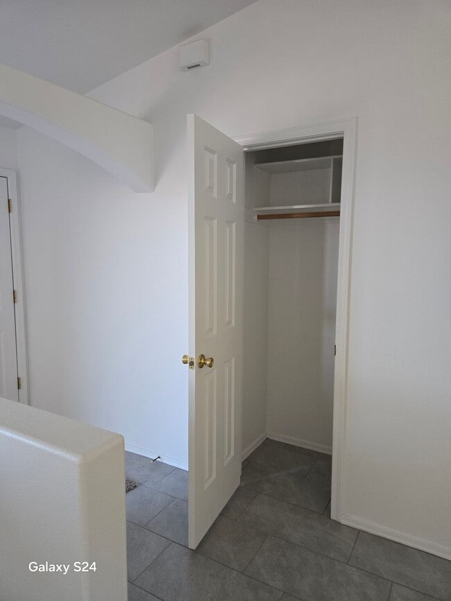 Building Photo - 3 Bedroom, 2 Bath, 2 Car Garage