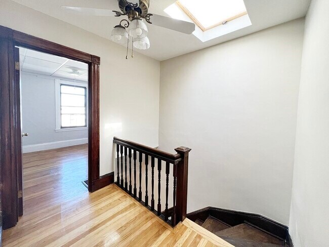 Building Photo - 196 Falcon St