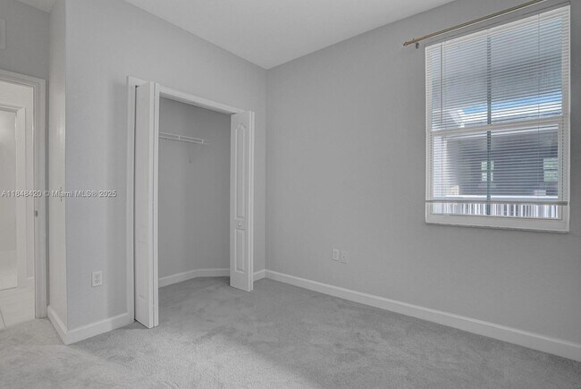 Building Photo - 1013 Shoma Dr