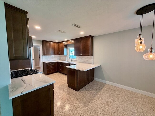 Building Photo - 17045 Dolphin Dr