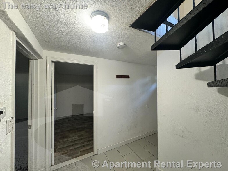 Building Photo - 881 Broadway