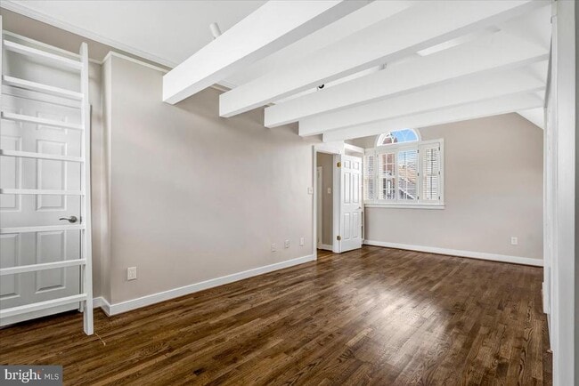Building Photo - 303 S Union St