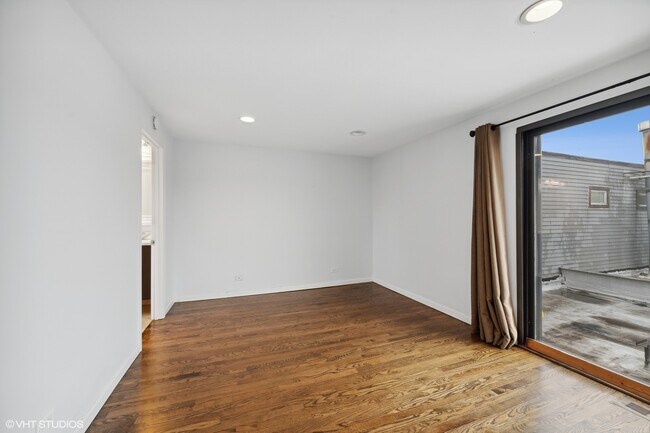 Building Photo - 2525 N Sheffield Ave