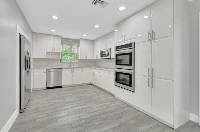 Building Photo - 4593 Appalachian St