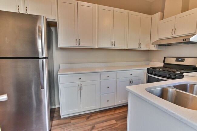 Building Photo - Adorable 2 Bedroom Single Family on Penn St