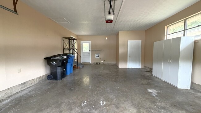 Building Photo - 1805 Waterloo Ave