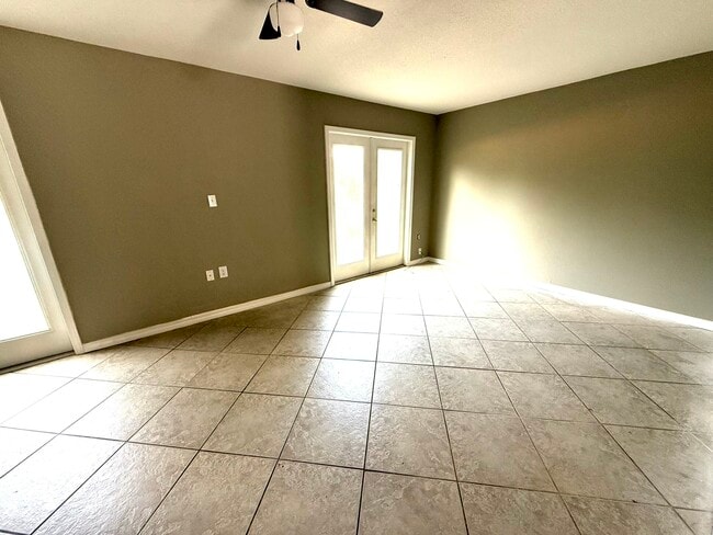 Building Photo - 1625 Martin Bluff Rd