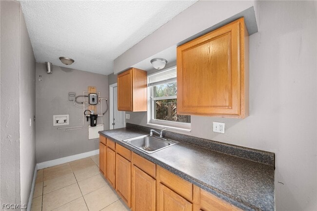 Building Photo - 5458 Fifth Ave