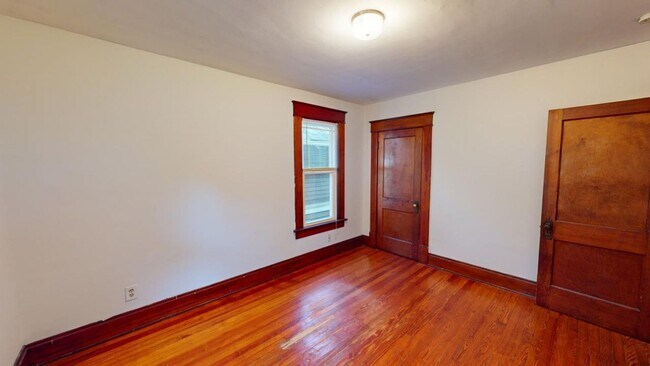 Building Photo - 163 E Maynard Ave
