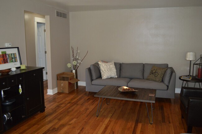 Building Photo - Remodeled 2 bed, 1 Bath in the heart of Fort Collins!