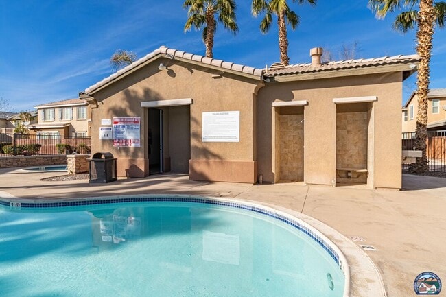 Building Photo - 315 Breezy Pl