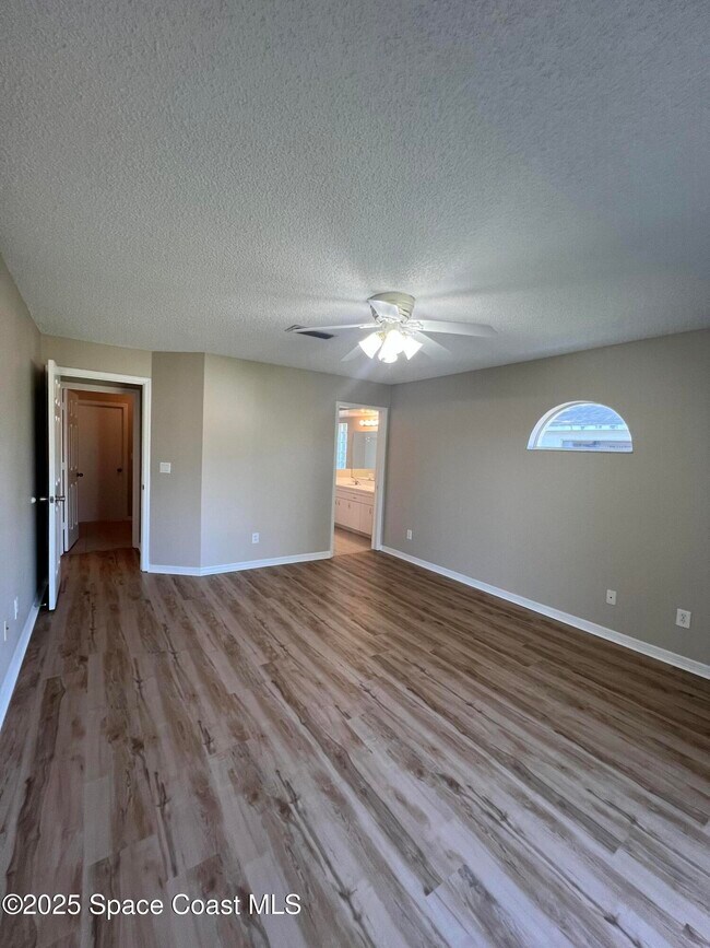 Building Photo - 6780 Bermuda Ave