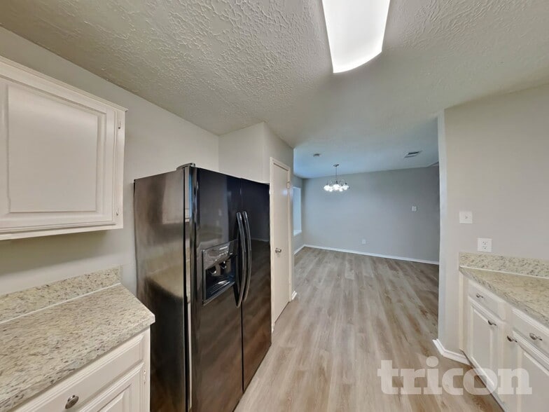 Building Photo - 21402 Golden Dove Dr