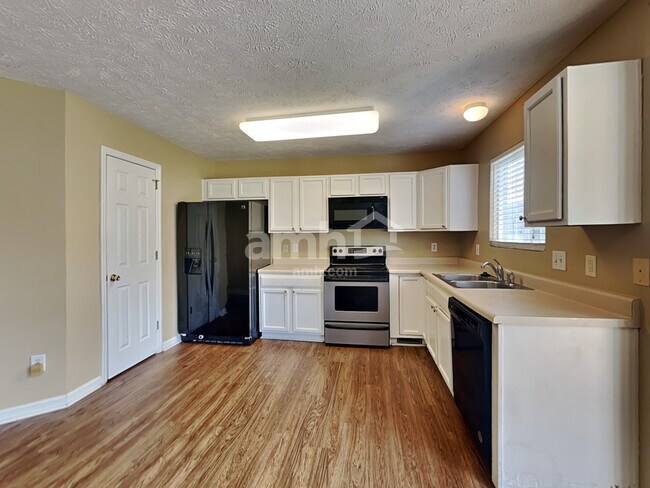 Building Photo - 2315 Hayward Ln