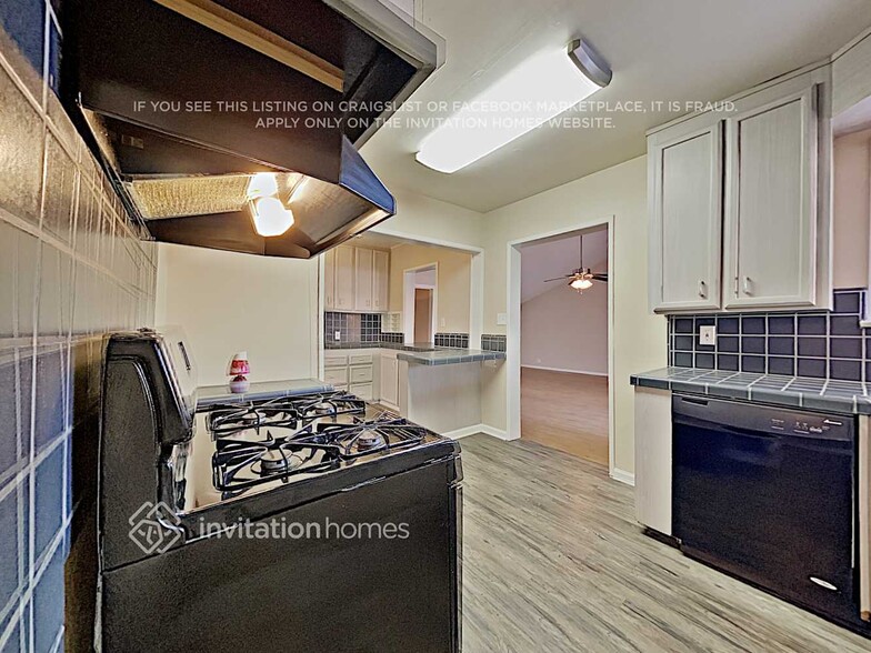 Building Photo - 2403 W 129th St
