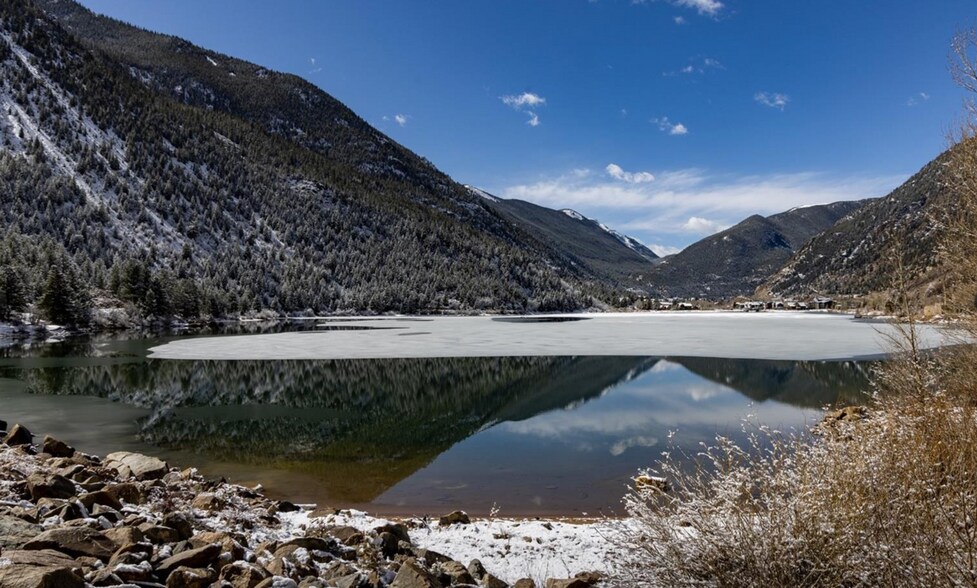 Building Photo - 1901 Clear Creek Dr