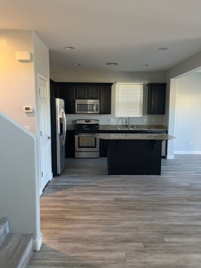 Building Photo - 4 Bedroom House in Mountain Edge