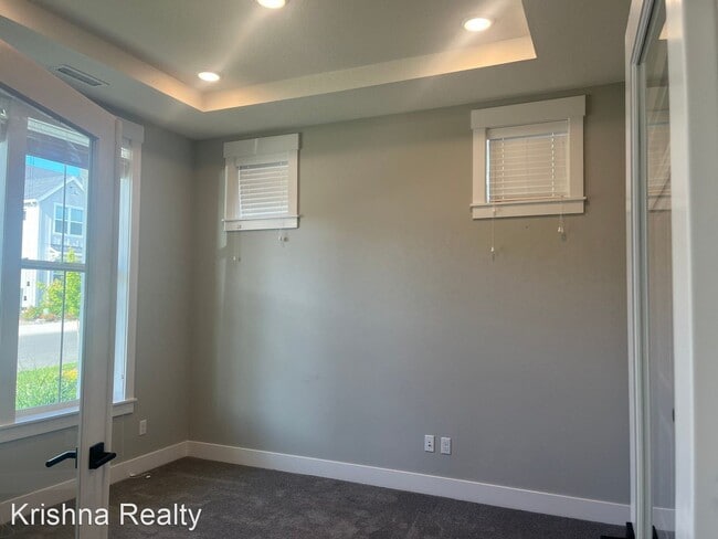 Building Photo - 5 br, 4 bath House - 11958 NW Sadie St,