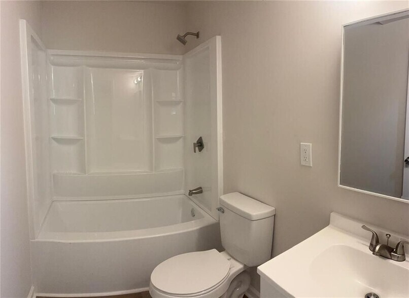 Building Photo - 1744 Oak Ridge Way NW