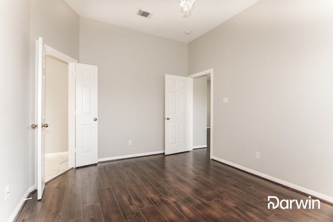 Building Photo - 10819 Windswept