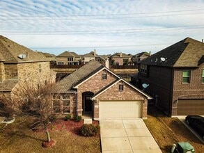 Building Photo - 13713 Blue Bell Dr