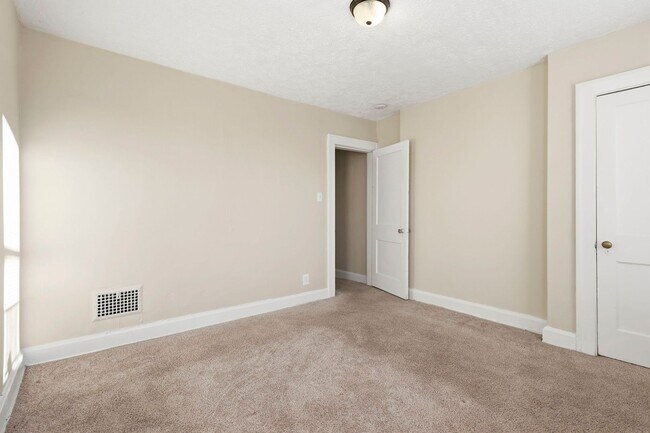 Building Photo - 498-500 N Champion Ave