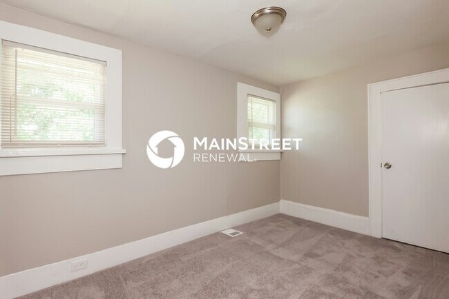Building Photo - 4 Bedroom Pet-Friendly Home in Charlotte, NC with Main Street Renewal