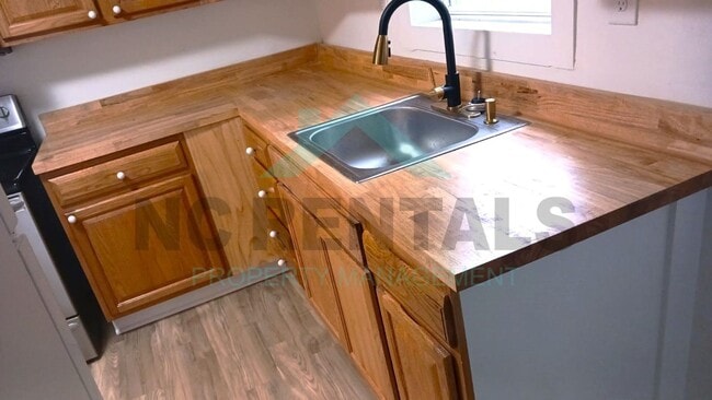 Building Photo - 427 Matthews St