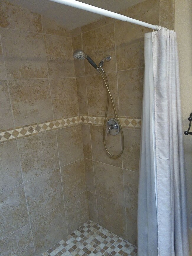 Building Photo - Seasonal  available Sept 1, 2025 to April 30,2026