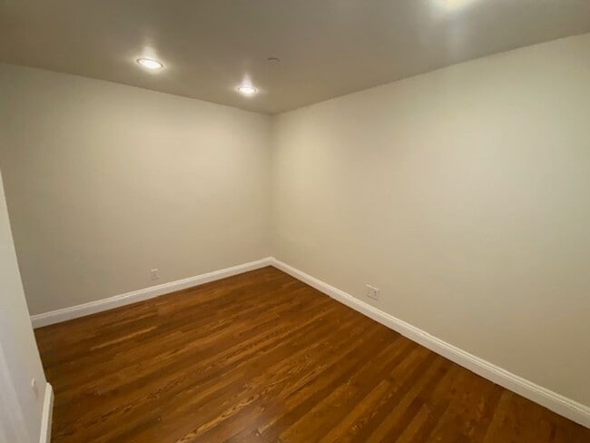 Building Photo - 1122 Miles Ave