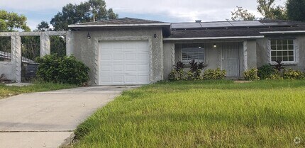 Building Photo - NICE, LARGE (SOLAR POWERED!)   4 BED / 2 B...
