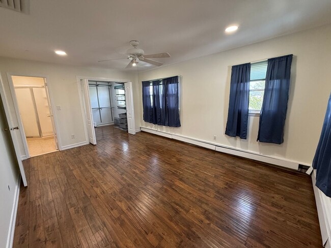 Building Photo - Spectacular 3 Bed/3 Bath Home in Long Beach!