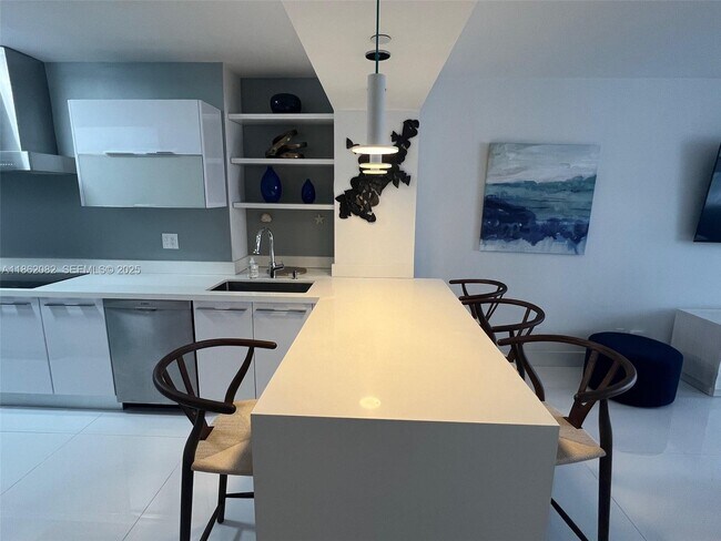 Building Photo - 100 Lincoln Rd