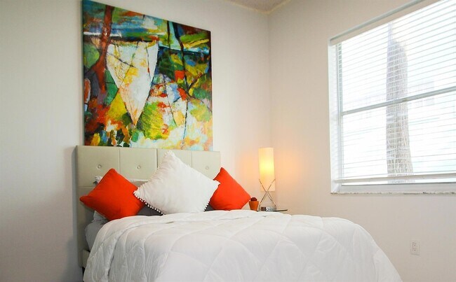 Building Photo - 661 Lake Wellington Dr