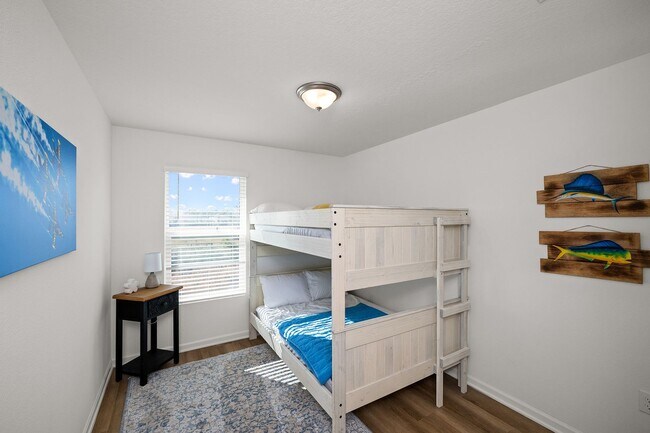 Building Photo - 4013 Blue Water Dr