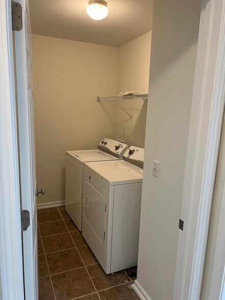 Building Photo - Room in Townhome on Dunlevy Way