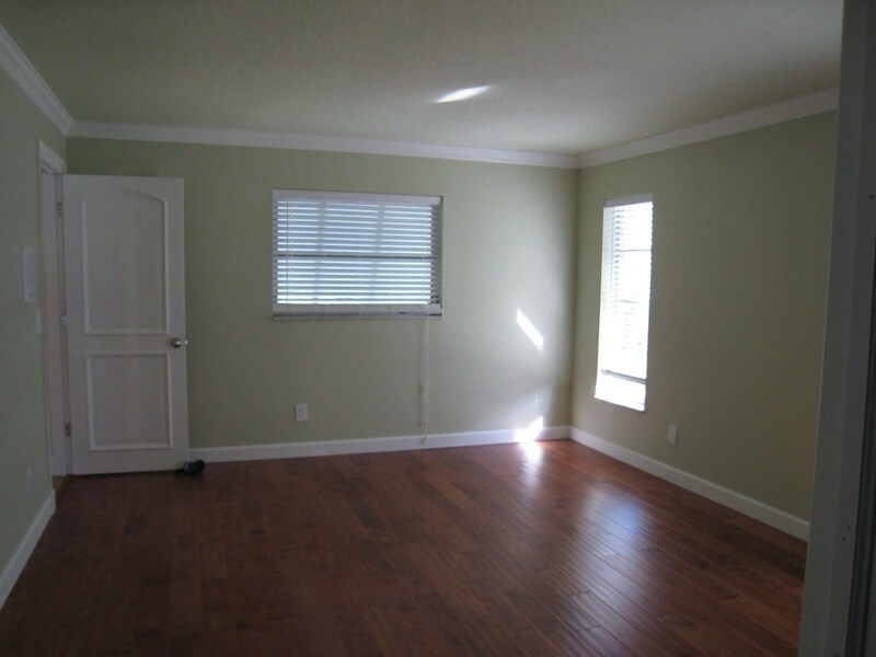 Building Photo - 1 SE Sharon St