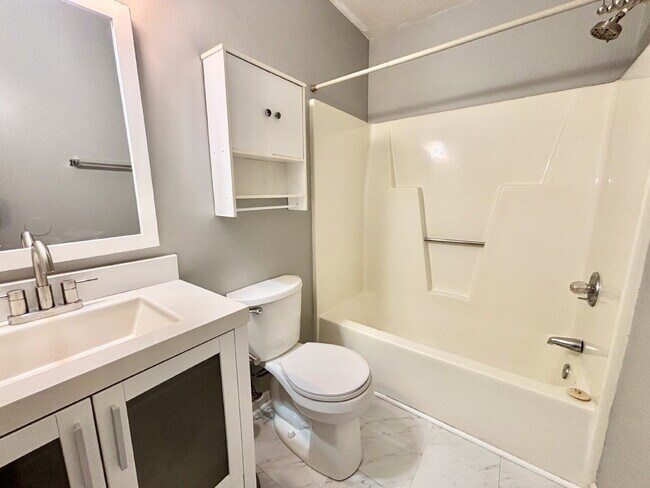 Building Photo - Gorgeous 3 Bedroom Home In Virginia Beach