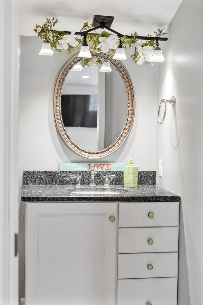 Building Photo - 814 Locust St