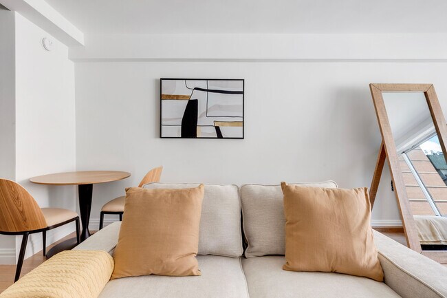 Building Photo - 340 E 51st St