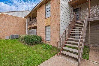 Building Photo - 9090 S Braeswood Blvd