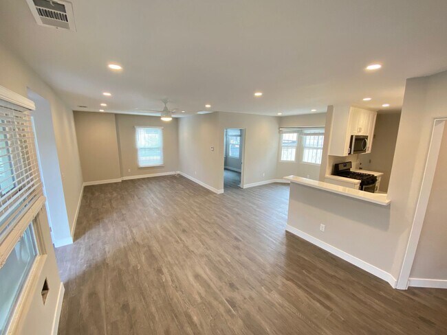Building Photo - Newly Renovated, Quick to Campus (Lease ou...