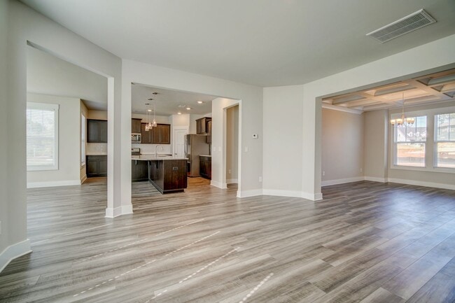 Building Photo - Gorgeous 4 BR, 3BA, Home with Loft, and 2 ...