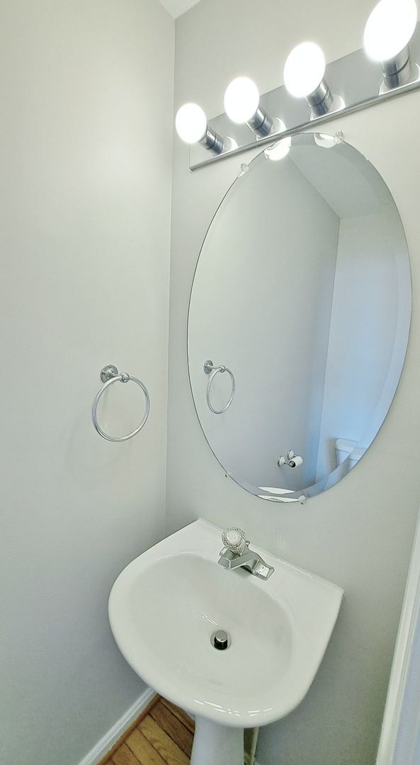 Building Photo - 3 Bed / 2-1/2 Bath Single Family Home w/1-Car garage