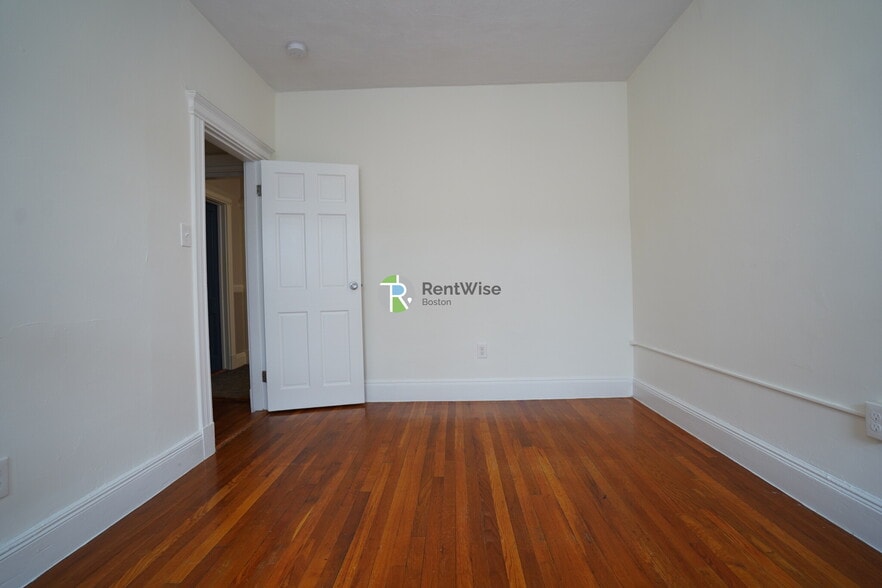 Building Photo - 82 Brainerd Rd