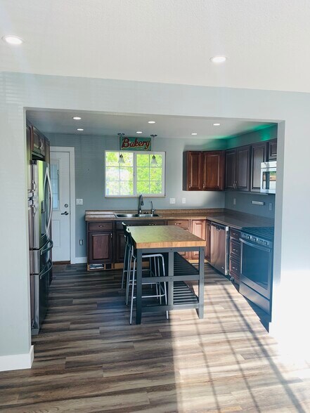 Building Photo - 7278 Urban Dr